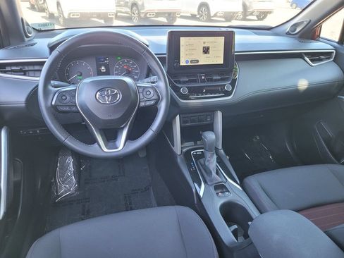 Used 2025 Toyota Corolla Cross AWD Hybrid w/ Moonroof Package image 19