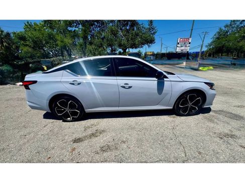 Used 2024 Nissan Altima 2.5 SR image 7