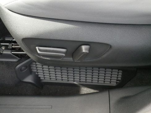 Certified 2026 Toyota Sienna LE FWD image 20