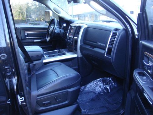 Used 2018 RAM 3500 Laramie w/ Convenience Group AWD/4WD image 19