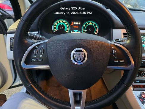 Used 2012 Jaguar XF Base image 11