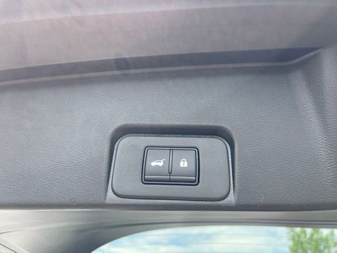 Used 2025 Nissan Rogue SV AWD/4WD image 24