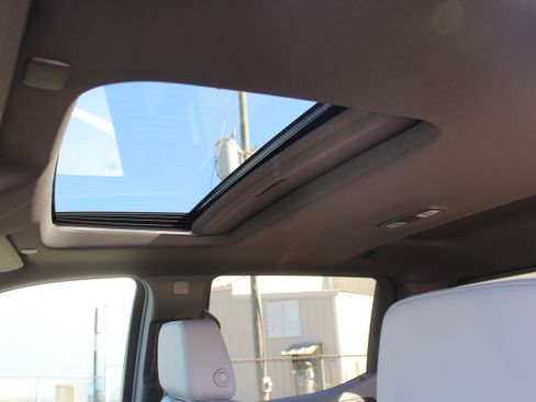 New 2026 GMC Sierra 1500 SLT image 7