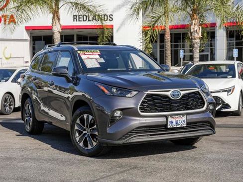 Certified 2024 Toyota Highlander XLE AWD/4WD image 1