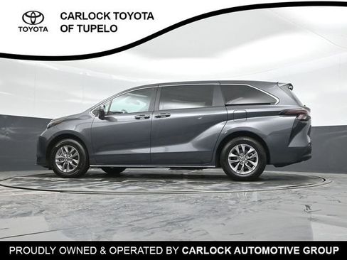 Used 2025 Toyota Sienna LE image 43
