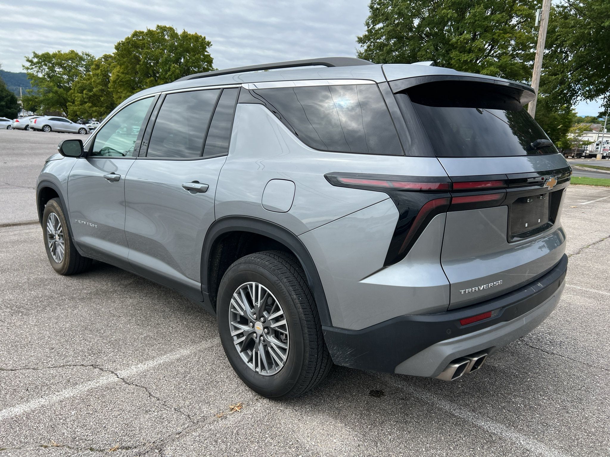 Used 2025 Chevrolet Traverse LT FWD image 5