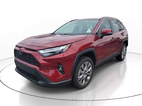 Used 2023 Toyota RAV4 XLE Premium image 3