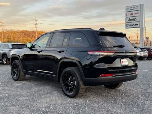 New 2025 Jeep Grand Cherokee Altitude AWD/4WD image 22