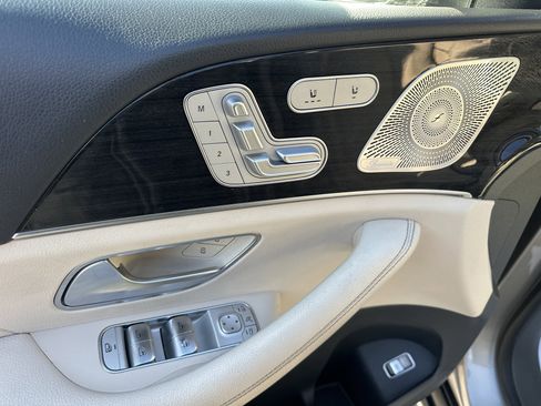 Used 2020 Mercedes-Benz GLS 450 4MATIC image 9