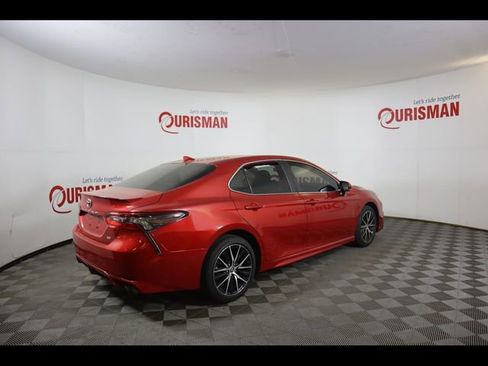 Used 2024 Toyota Camry SE image 13