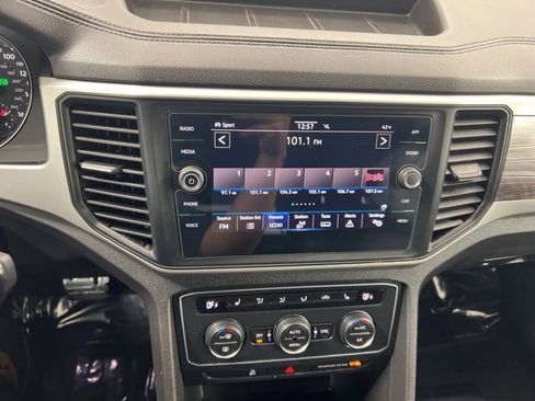 Used 2021 Volkswagen Atlas Cross Sport SE image 17