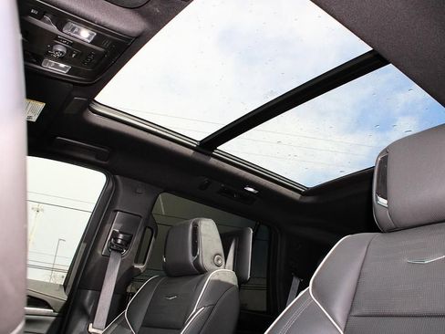 Used 2024 Cadillac Escalade Sport w/ LPO, ONYX Package image 22