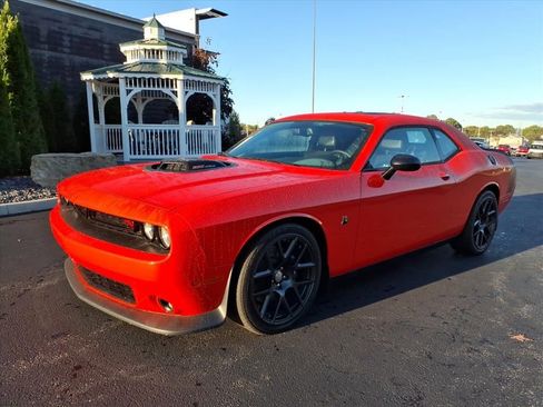 Used 2016 Dodge Challenger R/T Scat Pack RWD image 2