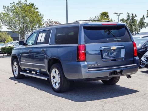 Used 2019 Chevrolet Suburban LT w/ LT Signature Package image 6