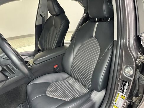 Used 2019 Toyota Camry Hybrid FWD image 16