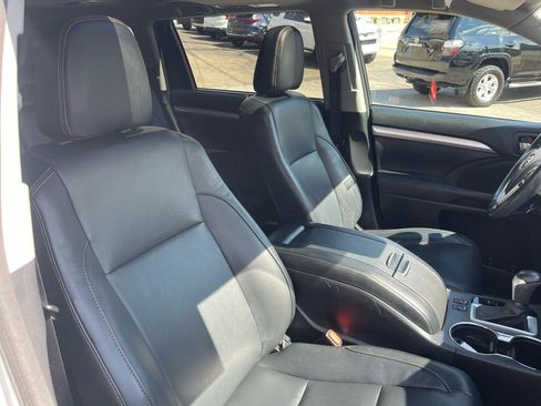 Used 2017 Toyota Highlander XLE AWD/4WD image 24