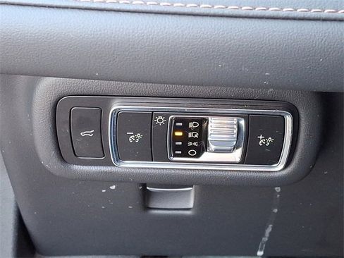 Used 2025 Lincoln Nautilus Premier w/ Jet Appearance Package image 26