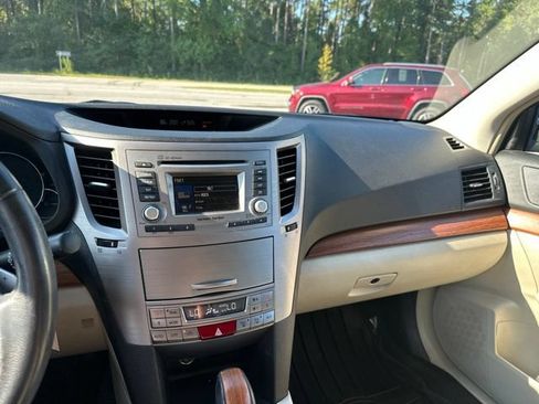 Used 2013 Subaru Outback 2.5i Limited AWD/4WD image 14
