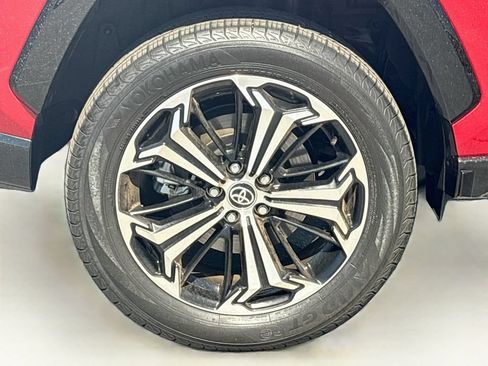 Certified 2025 Toyota RAV4 XSE AWD/4WD image 33