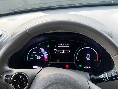 Used 2015 Kia Soul EV + image 12