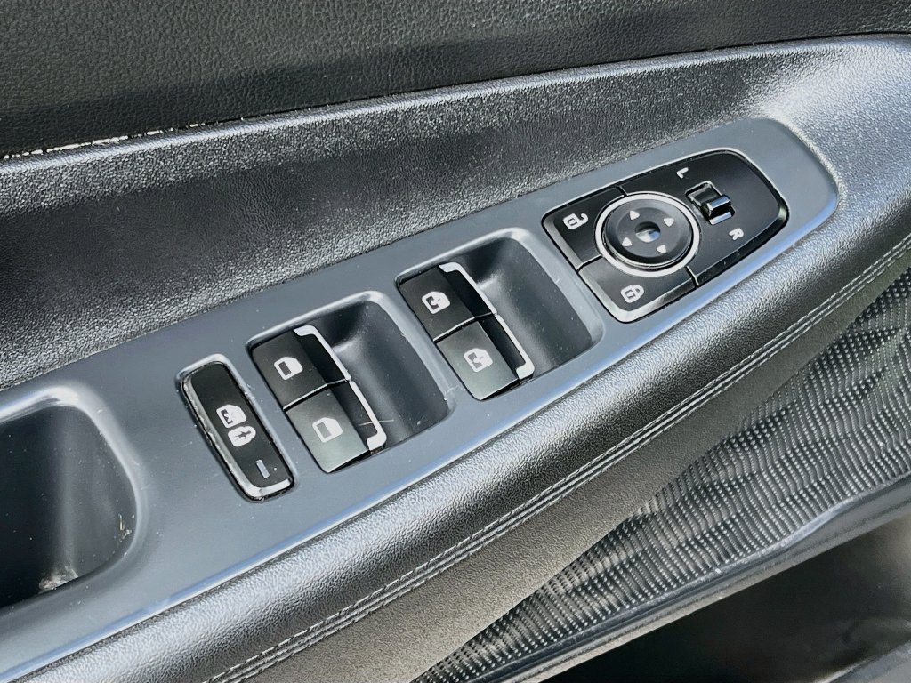 Used 2023 Hyundai Santa Fe SEL FWD image 18