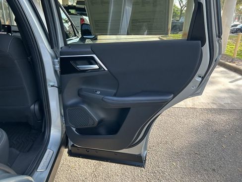 Used 2024 Mitsubishi Outlander ES image 27