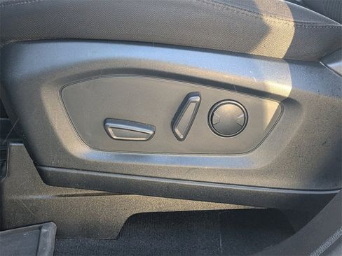 Used 2022 Ford Explorer XLT image 20