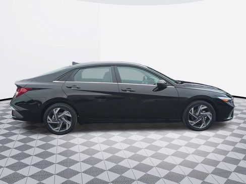 Certified 2025 Hyundai Elantra SEL FWD image 7