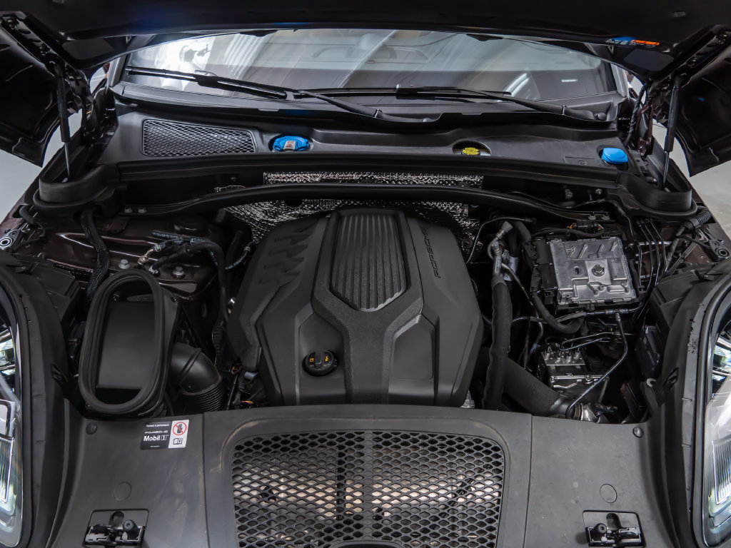 Used 2026 Porsche Macan AWD/4WD image 31