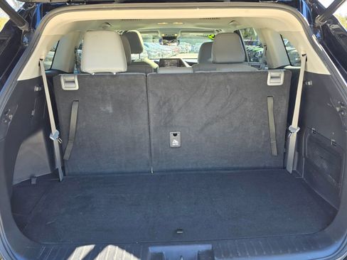 Used 2021 Toyota Highlander XLE image 42
