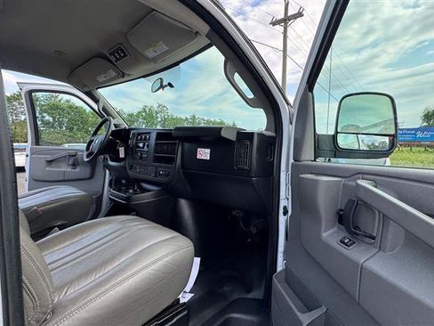 Used 2017 Chevrolet Express 3500 LS RWD image 40