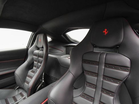 Used 2018 Ferrari 812 Superfast RWD image 62