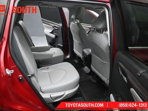 Used 2023 Toyota Highlander Limited AWD/4WD image 37