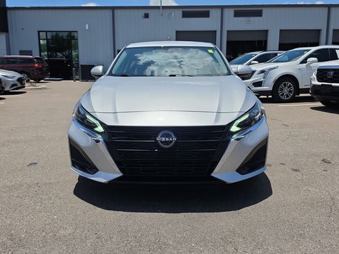 Used 2023 Nissan Altima 2.5 SV FWD image 3