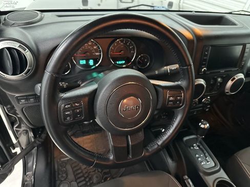 Used 2018 Jeep Wrangler Unlimited Rubicon w/ Connectivity Group image 10