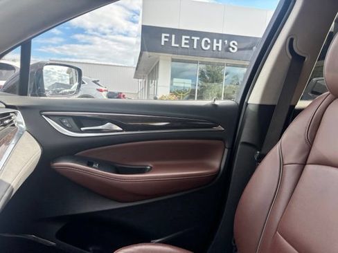 Used 2021 Buick Enclave Avenir w/ Avenir Technology Package AWD/4WD image 11