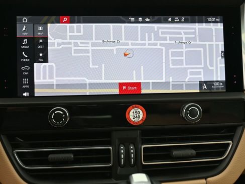 Used 2025 Porsche Macan image 22