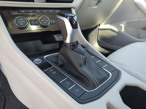 Used 2024 Volkswagen Jetta SE image 41