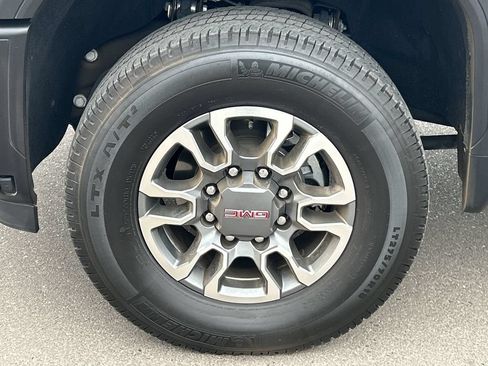 Used 2025 GMC Sierra 2500 SLT AWD/4WD image 32