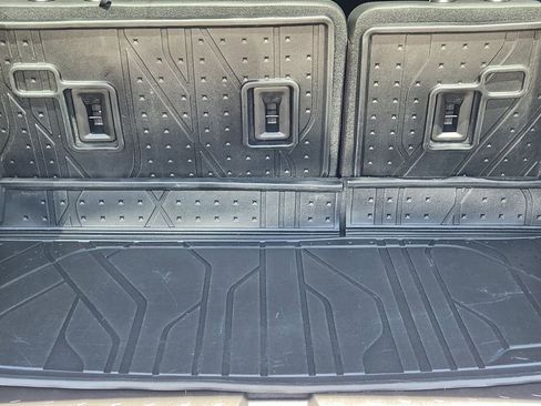 Used 2023 Chevrolet Traverse High Country w/ LPO, Floor Liner Package AWD/4WD image 31