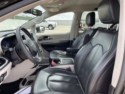 Used 2022 Chrysler Pacifica Touring-L FWD image 33