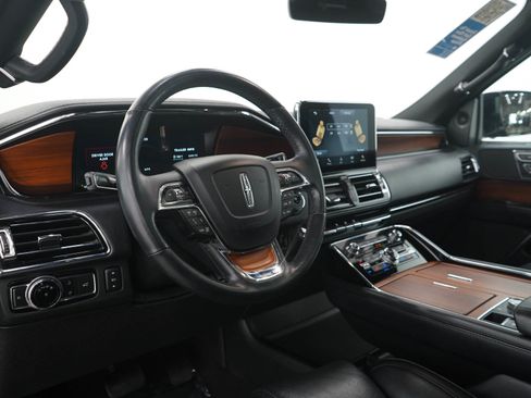 Used 2019 Lincoln Navigator Reserve AWD/4WD image 27