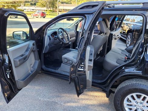 Used 2014 Nissan Xterra S image 19