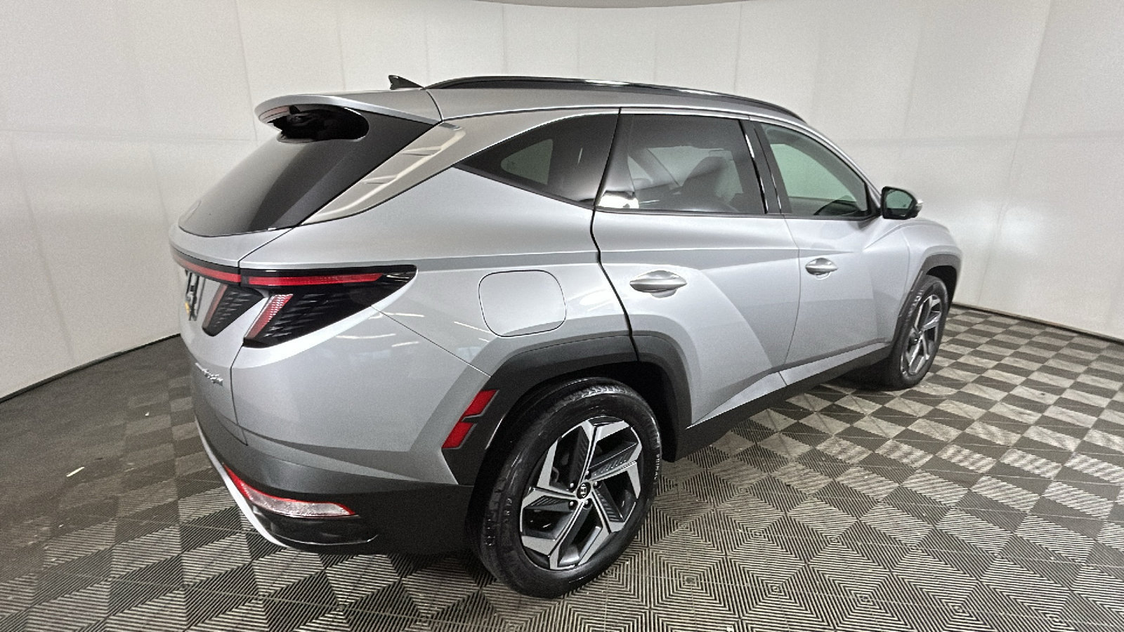 Used 2024 Hyundai Tucson Limited AWD/4WD image 3