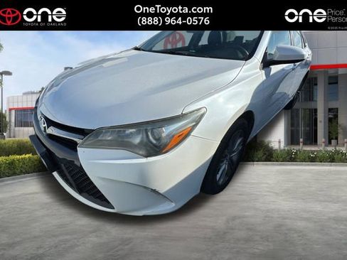 Used 2017 Toyota Camry SE image 1