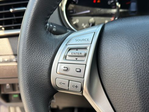 Used 2016 Nissan Rogue SL w/ SL Premium Package FWD image 24