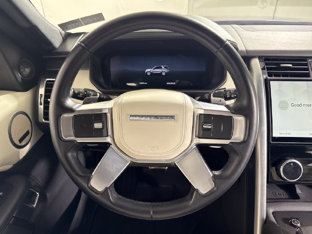 Used 2023 Land Rover Discovery Metropolitan Edition AWD/4WD image 24