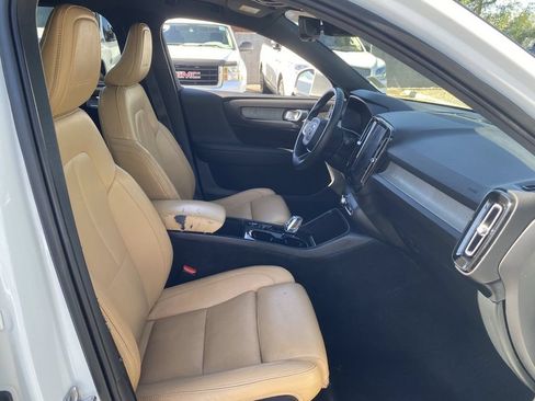 Used 2019 Volvo XC40 T4 Inscription FWD image 11