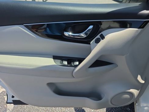 Used 2017 Nissan Rogue Sport SL w/ SL Premium Package FWD image 16