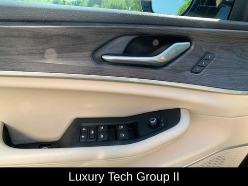 Used 2021 Jeep Grand Cherokee L Limited w/ Luxury Tech Group II AWD/4WD image 14